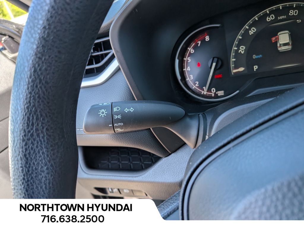 2025 Toyota RAV4 XLE - Photo 26