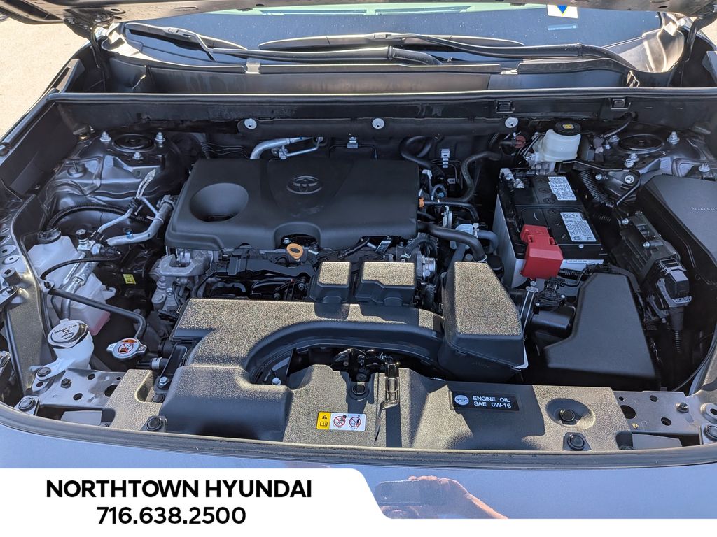 2025 Toyota RAV4 XLE - Photo 35