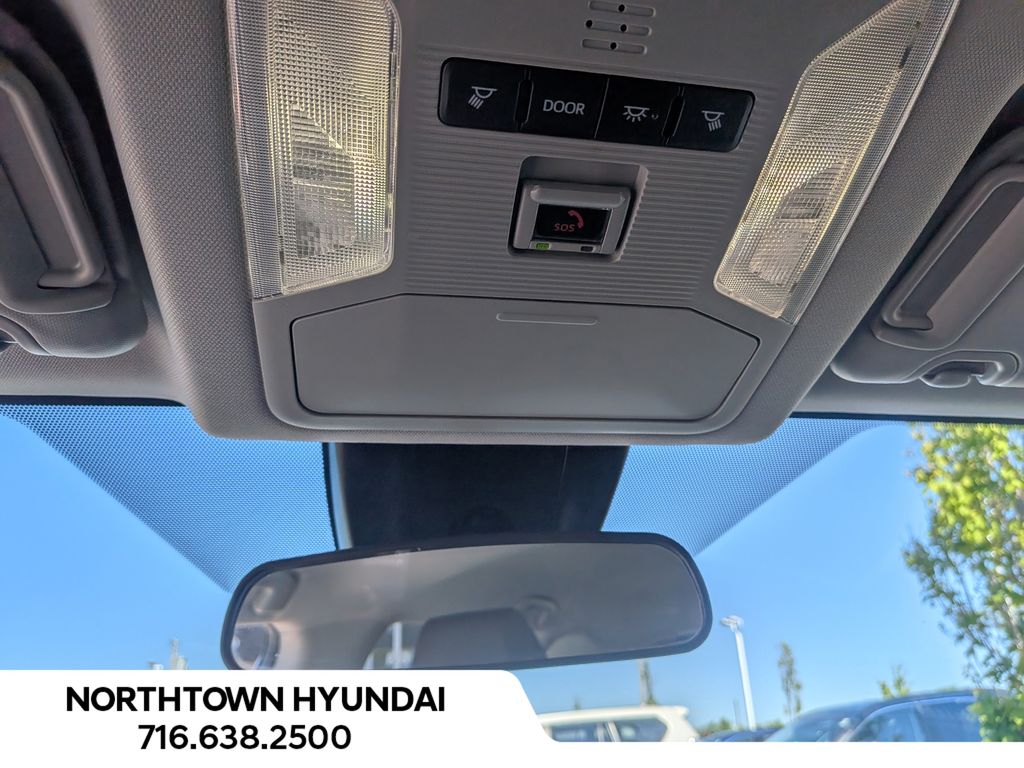 2025 Toyota RAV4 XLE - Photo 22