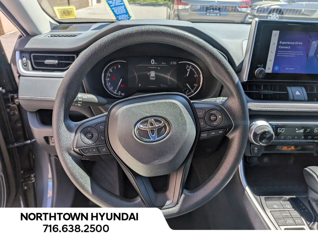 2025 Toyota RAV4 XLE - Photo 7