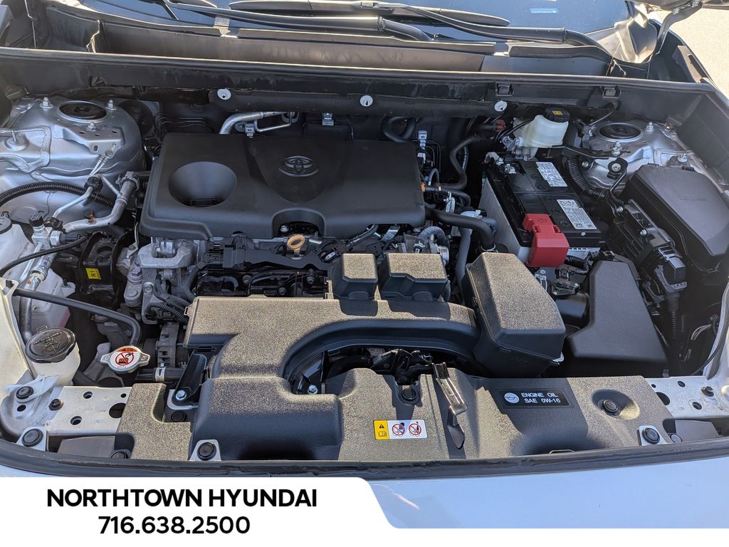 2025 Toyota RAV4 XLE - Photo 35