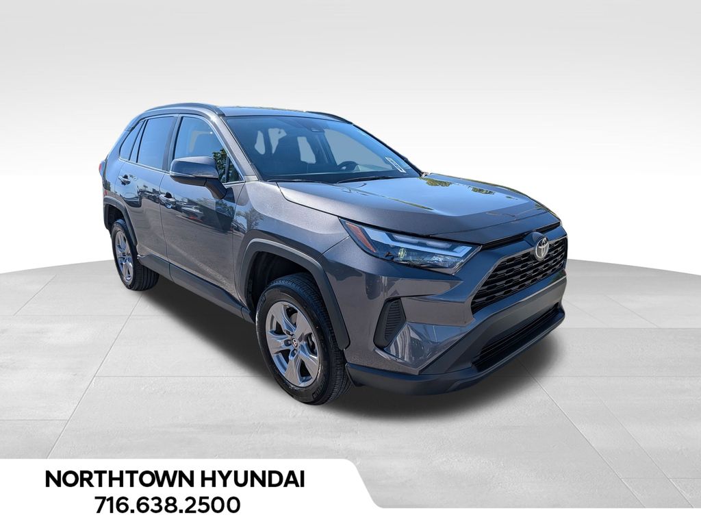 2025 Toyota RAV4 XLE - Photo 10