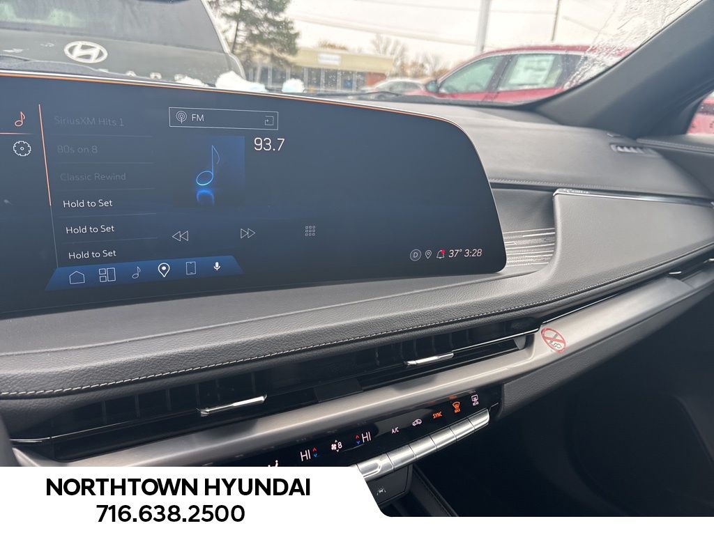 2025 Cadillac XT4 Premium Luxury photo 3