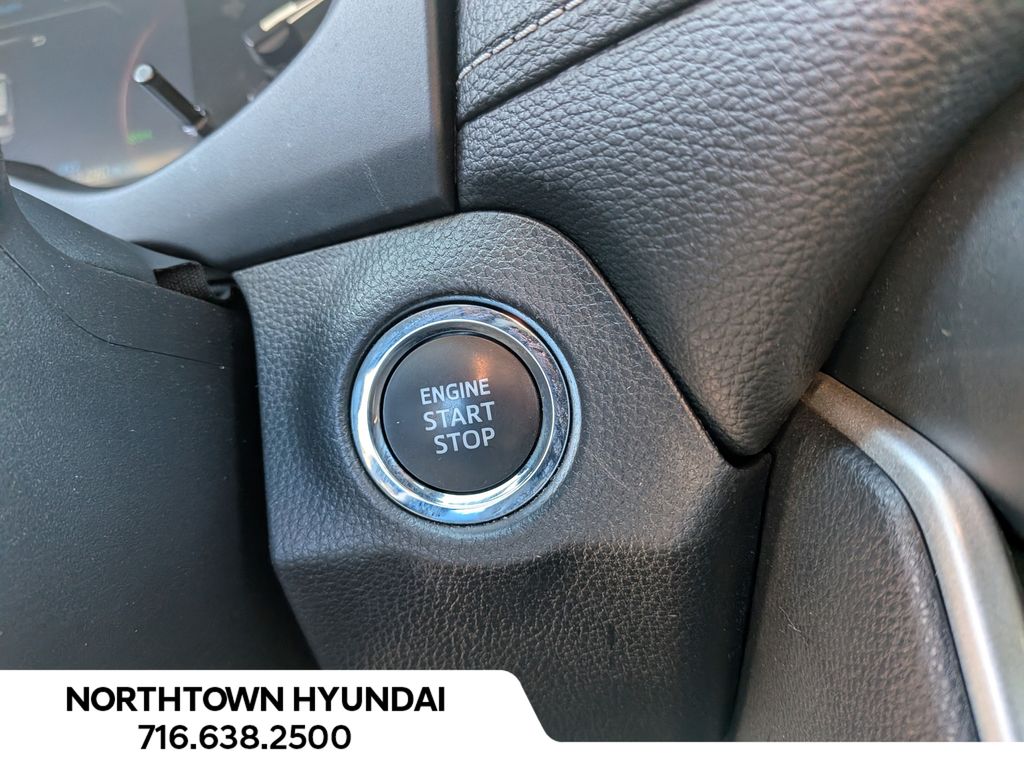 2025 Toyota RAV4 XLE - Photo 22