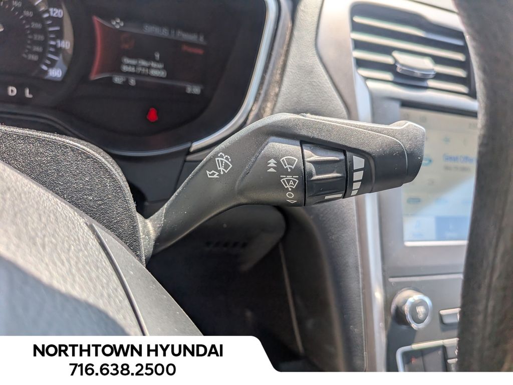 2020 Ford Fusion SE - Photo 26