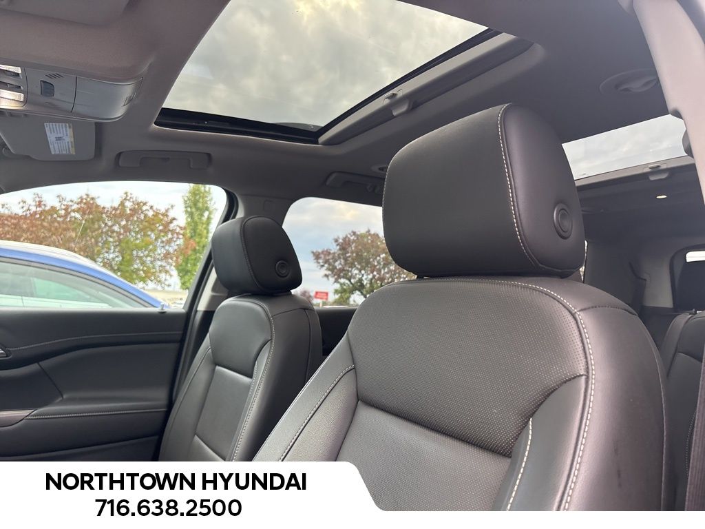 2023 Gmc Acadia SLT photo 2
