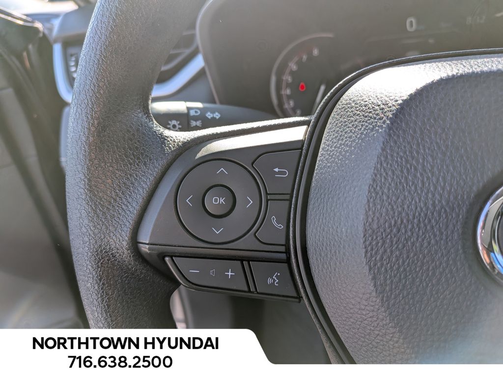 2025 Toyota RAV4 XLE - Photo 27