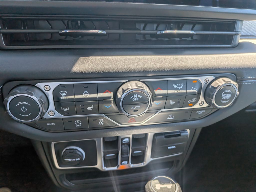 2026 Jeep Wrangler 4-Door Sahara - Photo 17