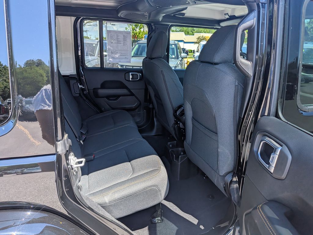 2026 Jeep Wrangler 4-Door Sahara - Photo 36