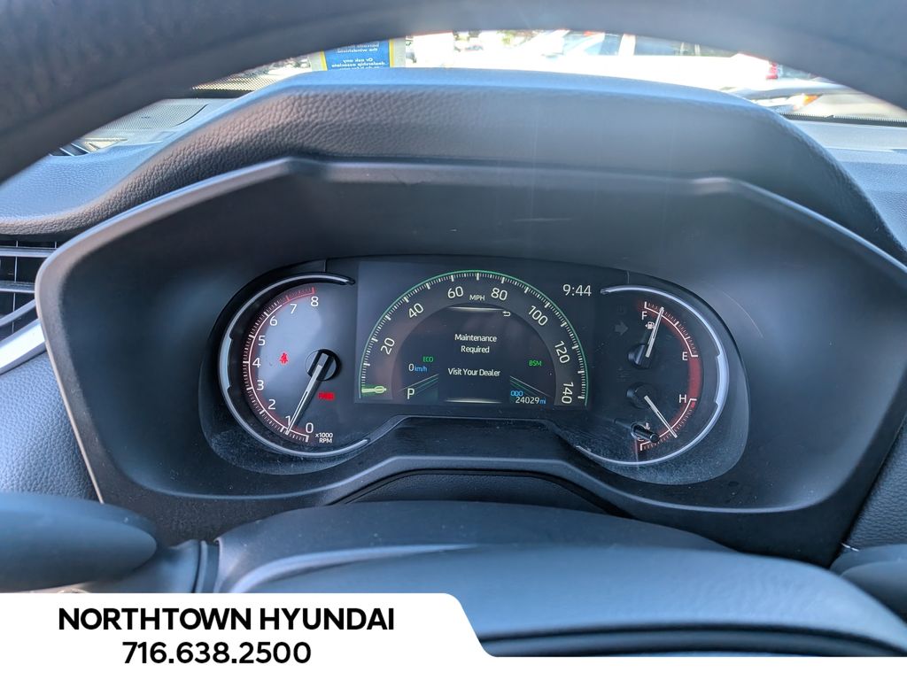 2025 Toyota RAV4 XLE - Photo 8