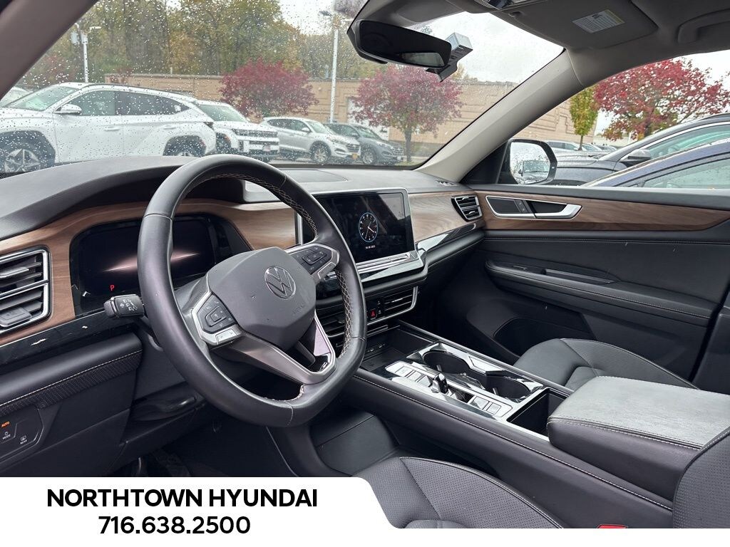 Used 2025 Volkswagen Atlas 2.0T SE w/Technology SUV