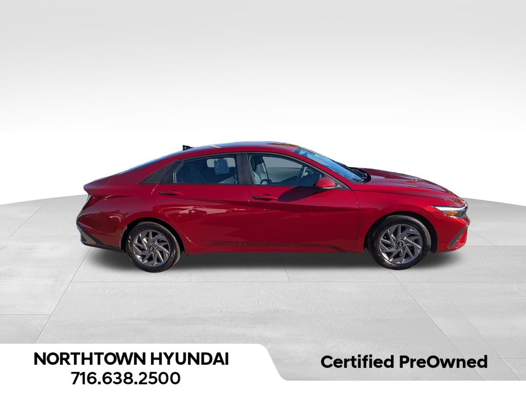 2024 Hyundai Elantra SEL photo 2