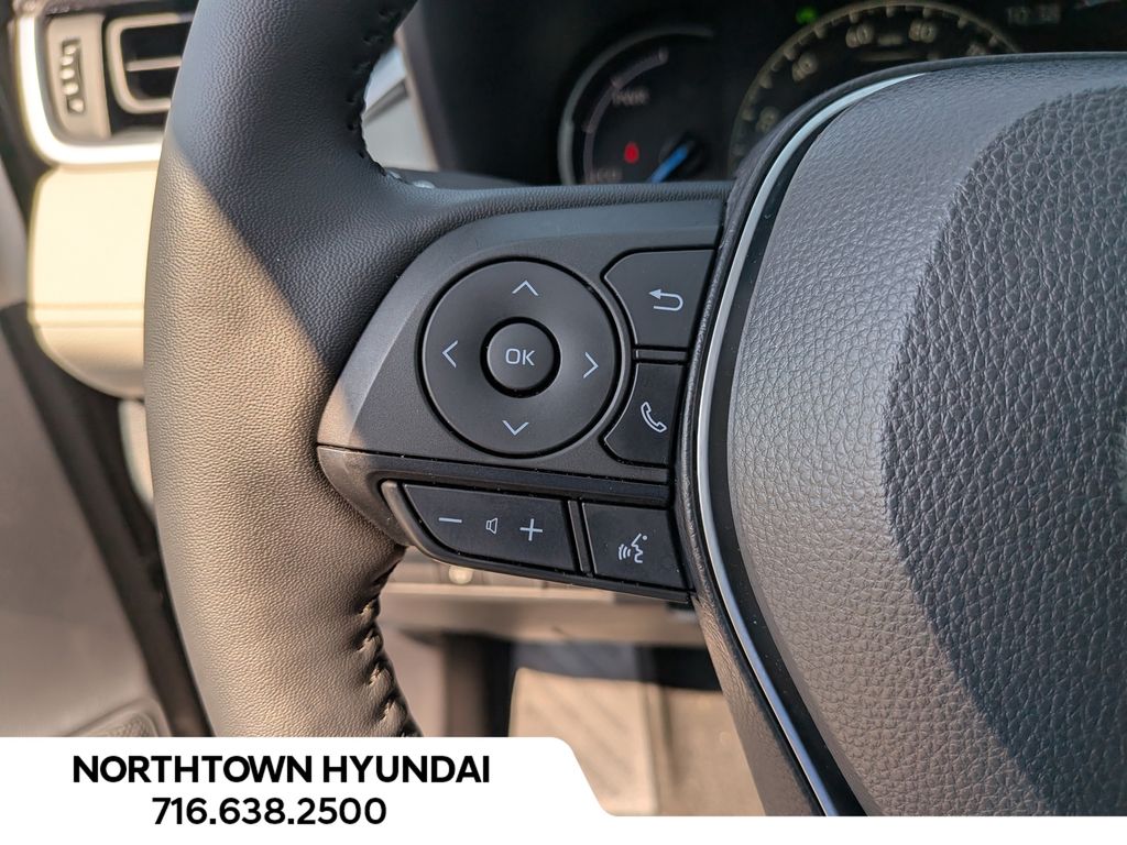2025 Toyota RAV4 XLE - Photo 26