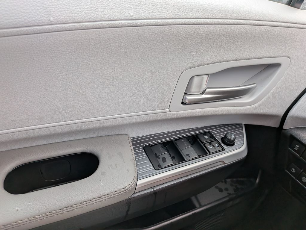 2026 Toyota Sienna XLE - Photo 29