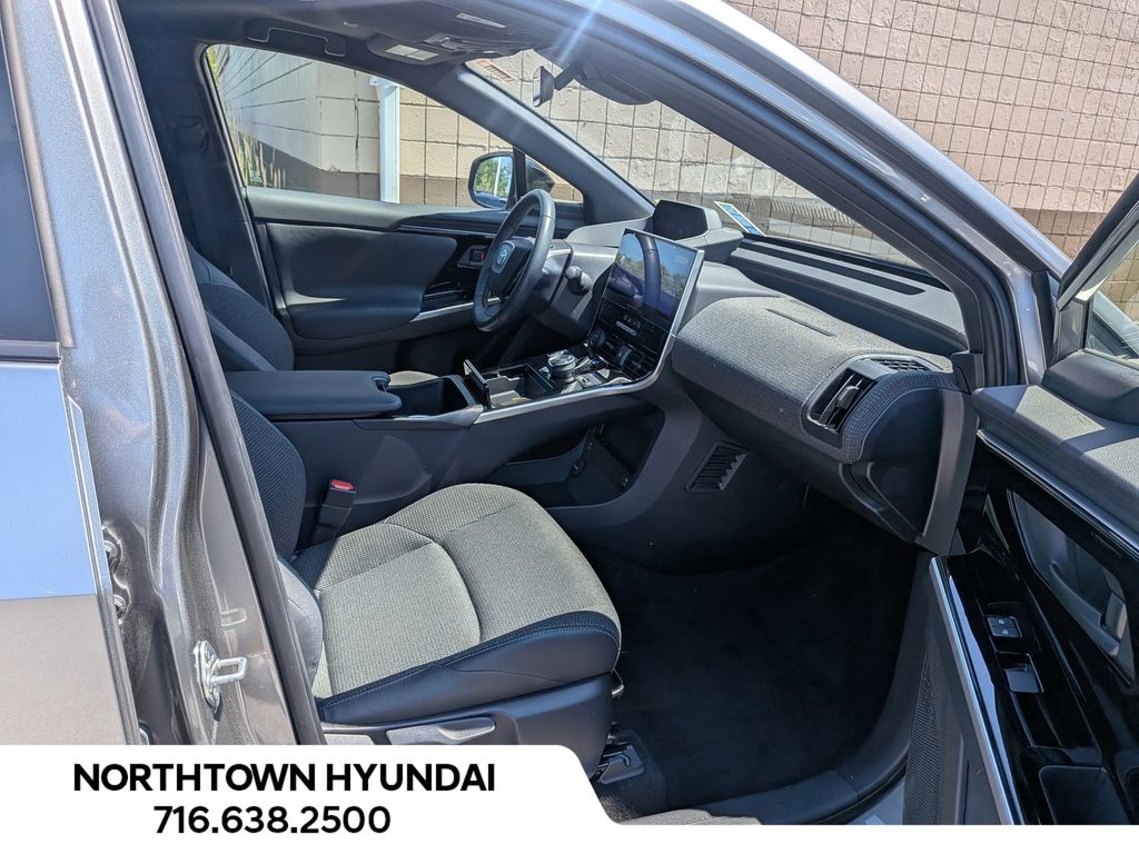 2024 Toyota bZ4X XLE - Photo 34