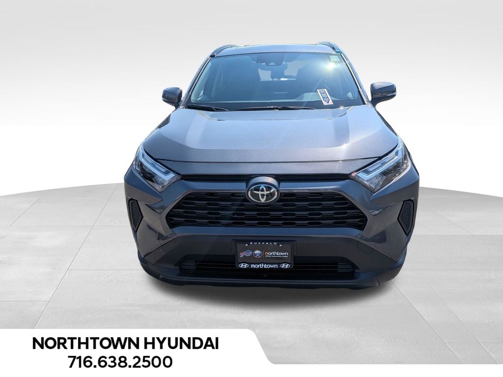2025 Toyota RAV4 XLE - Photo 5