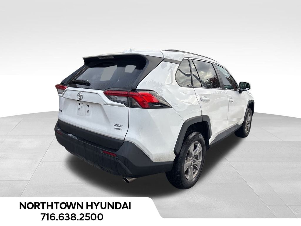 2025 Toyota RAV4 XLE photo 3