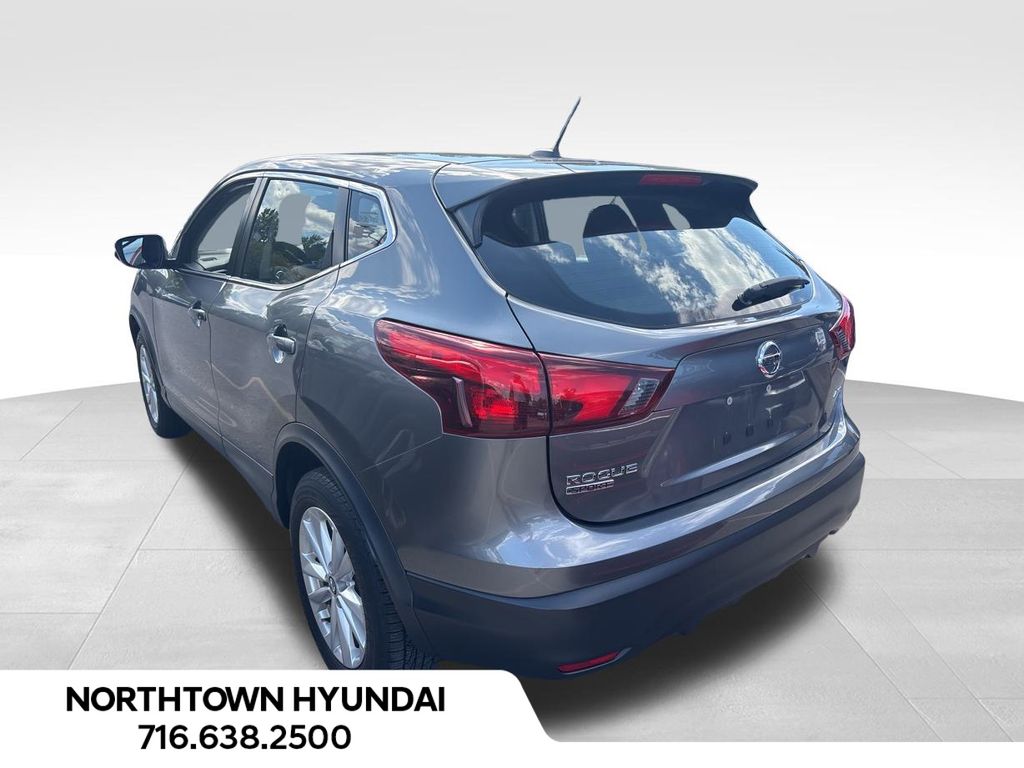 2019 Nissan Rogue Sport S photo 2