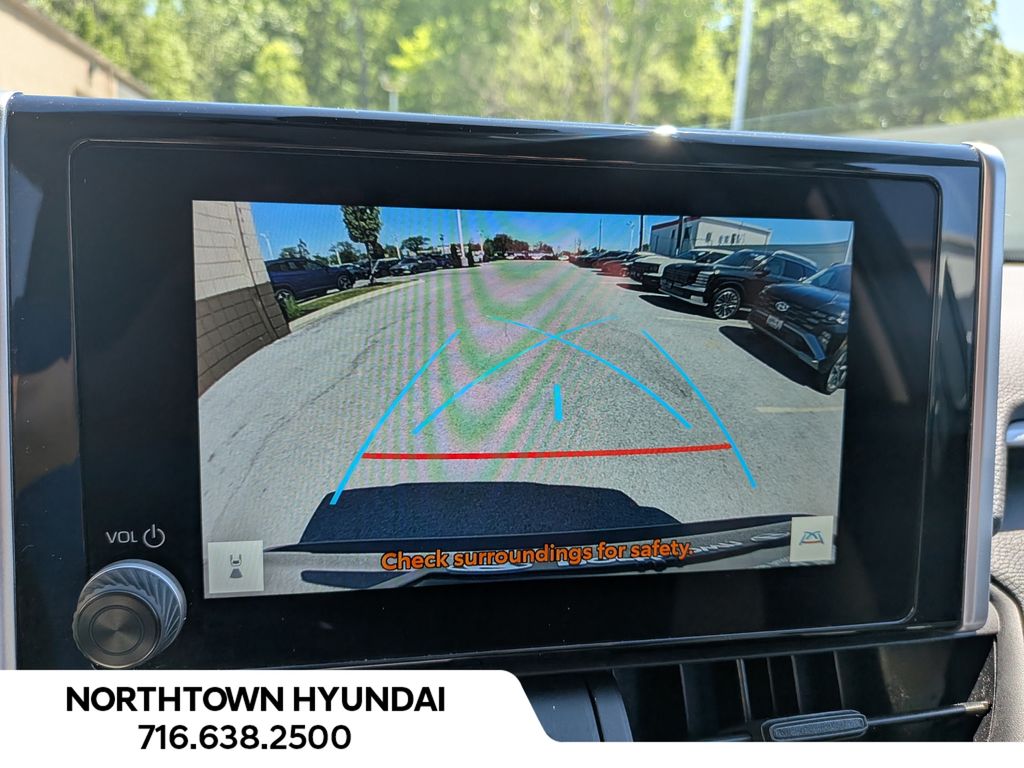 2025 Toyota RAV4 XLE - Photo 19