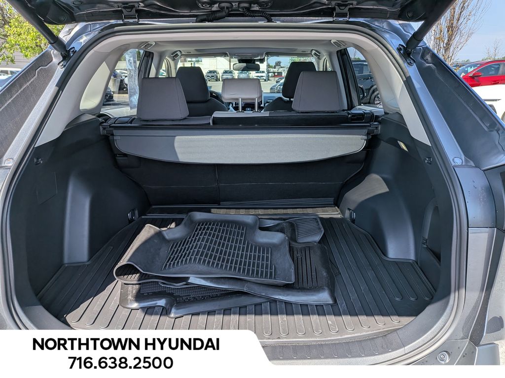 2025 Toyota RAV4 XLE - Photo 33