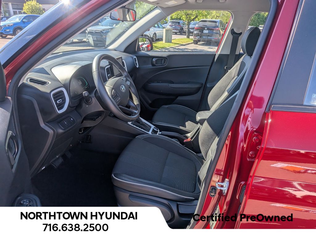 2023 Hyundai Venue Limited - Photo 11
