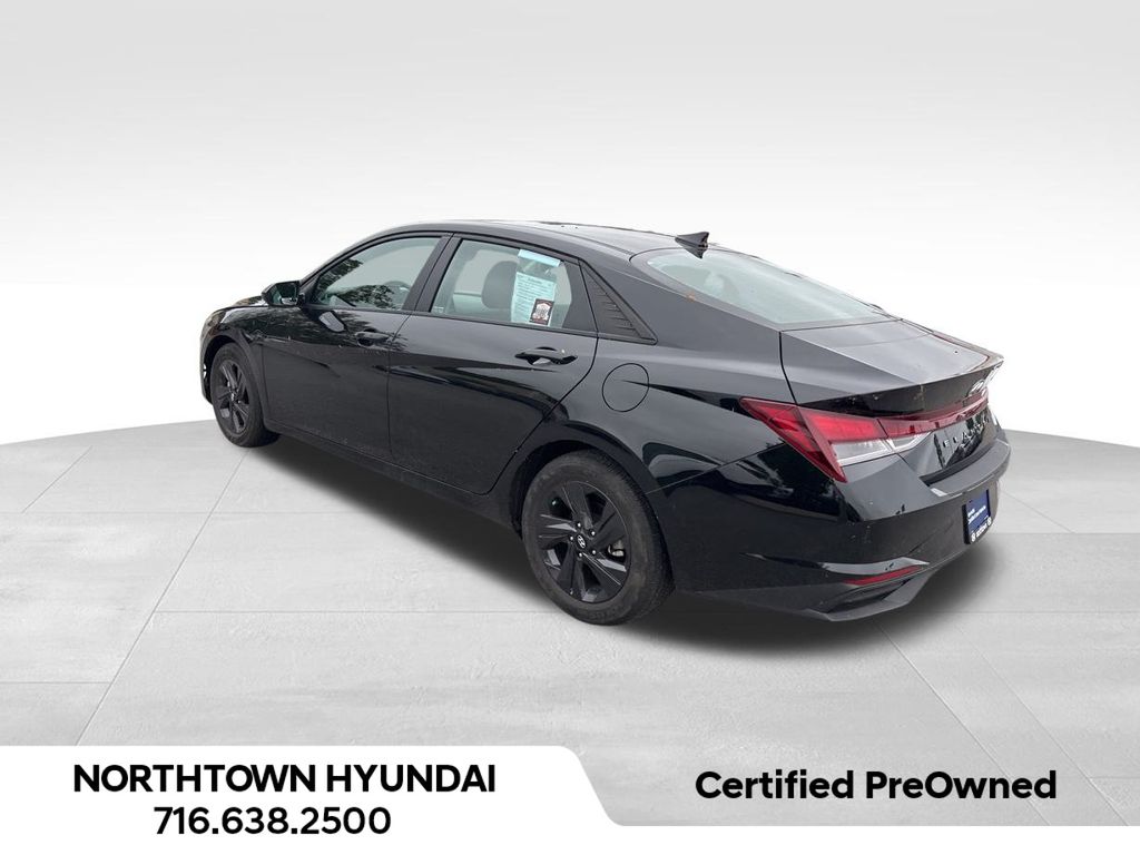 2023 Hyundai Elantra SEL photo 3