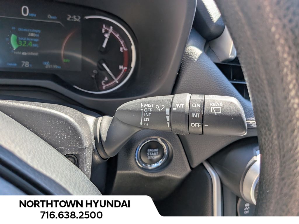 2025 Toyota RAV4 XLE - Photo 23