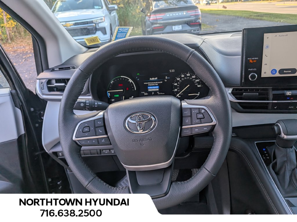 2026 Toyota Sienna XLE - Photo 7