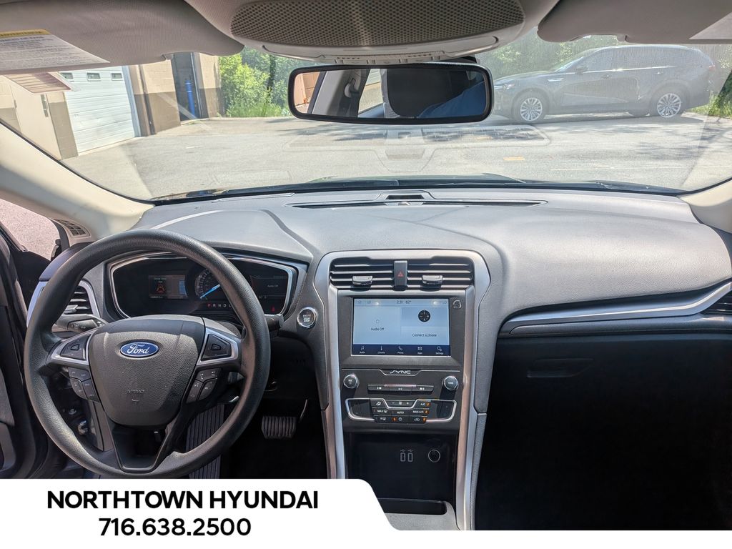 2020 Ford Fusion SE - Photo 6