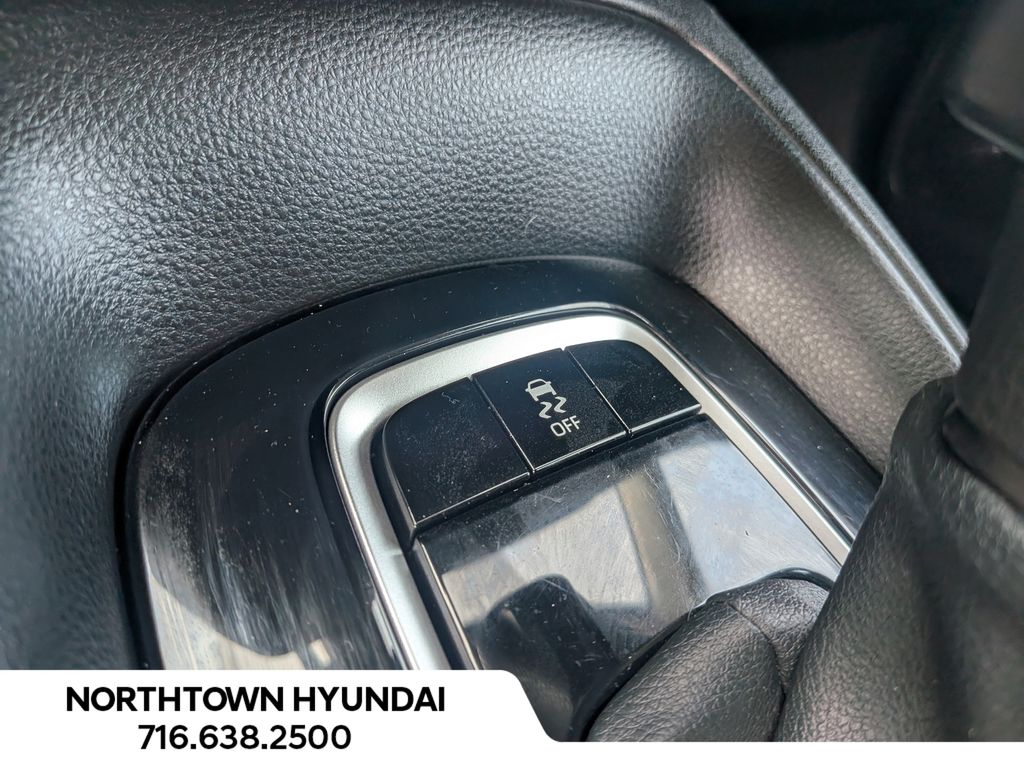 2020 Toyota Corolla LE - Photo 16