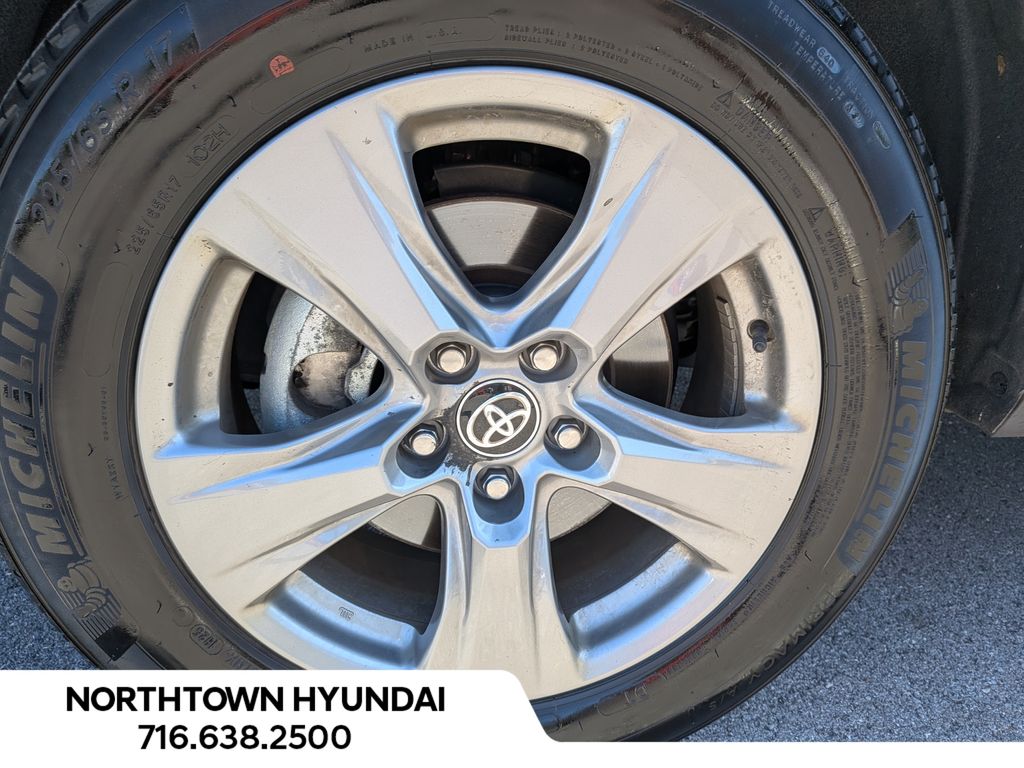 2025 Toyota RAV4 XLE - Photo 39