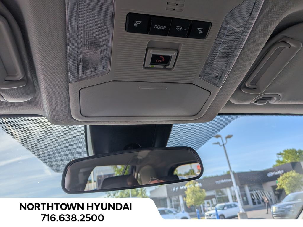 2025 Toyota RAV4 XLE - Photo 24