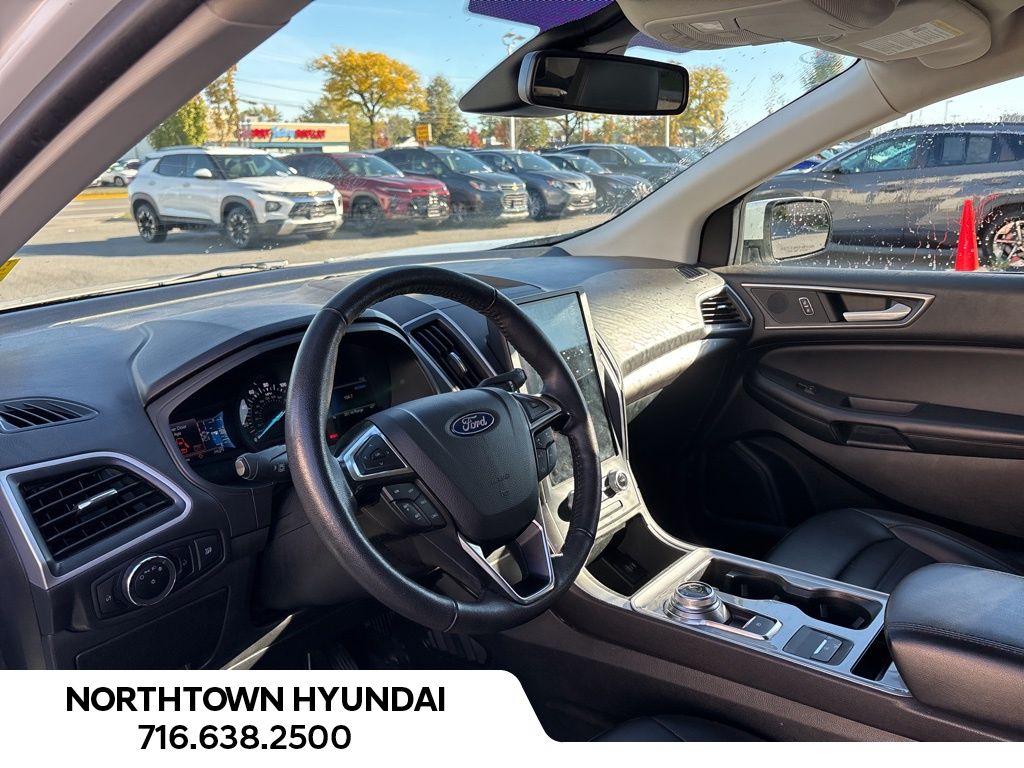 2023 Ford Edge SEL photo 2
