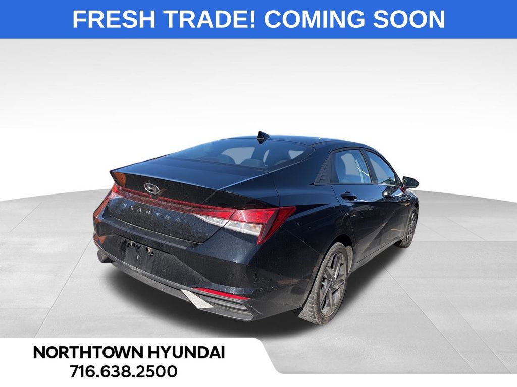 2023 Hyundai Elantra SEL photo 2