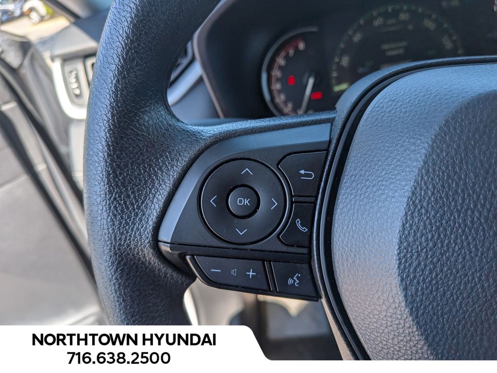 2025 Toyota RAV4 XLE - Photo 25
