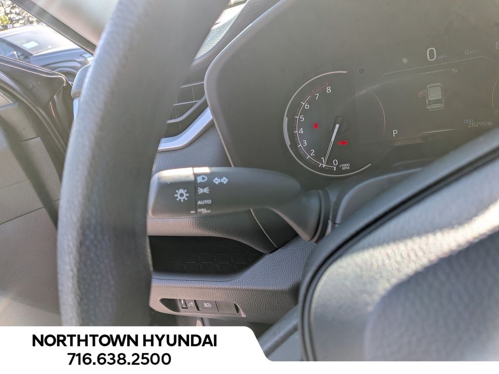 2025 Toyota RAV4 XLE - Photo 28