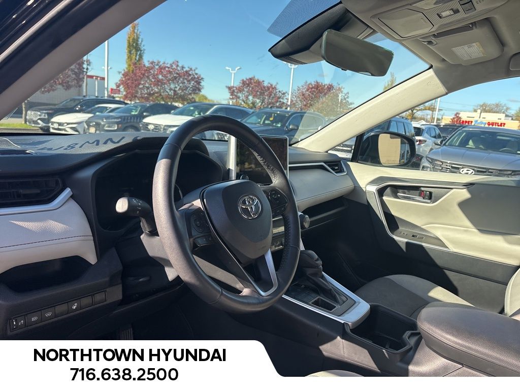 2024 Toyota RAV4 XLE photo 2