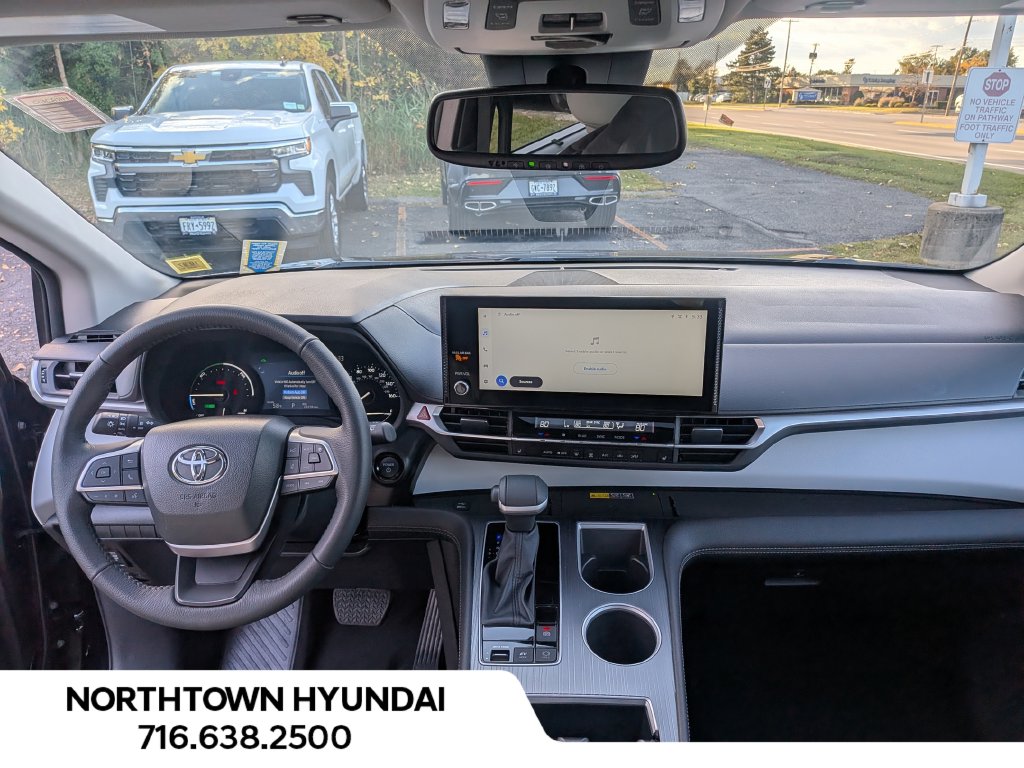 2026 Toyota Sienna XLE - Photo 6