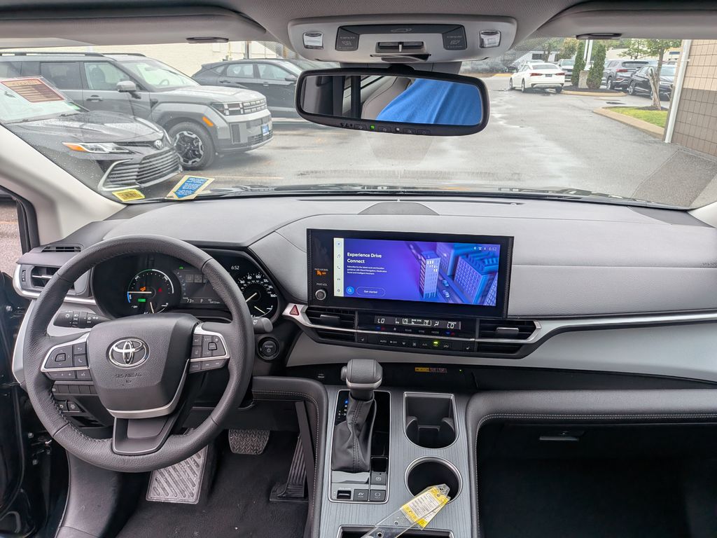 2026 Toyota Sienna XLE - Photo 7