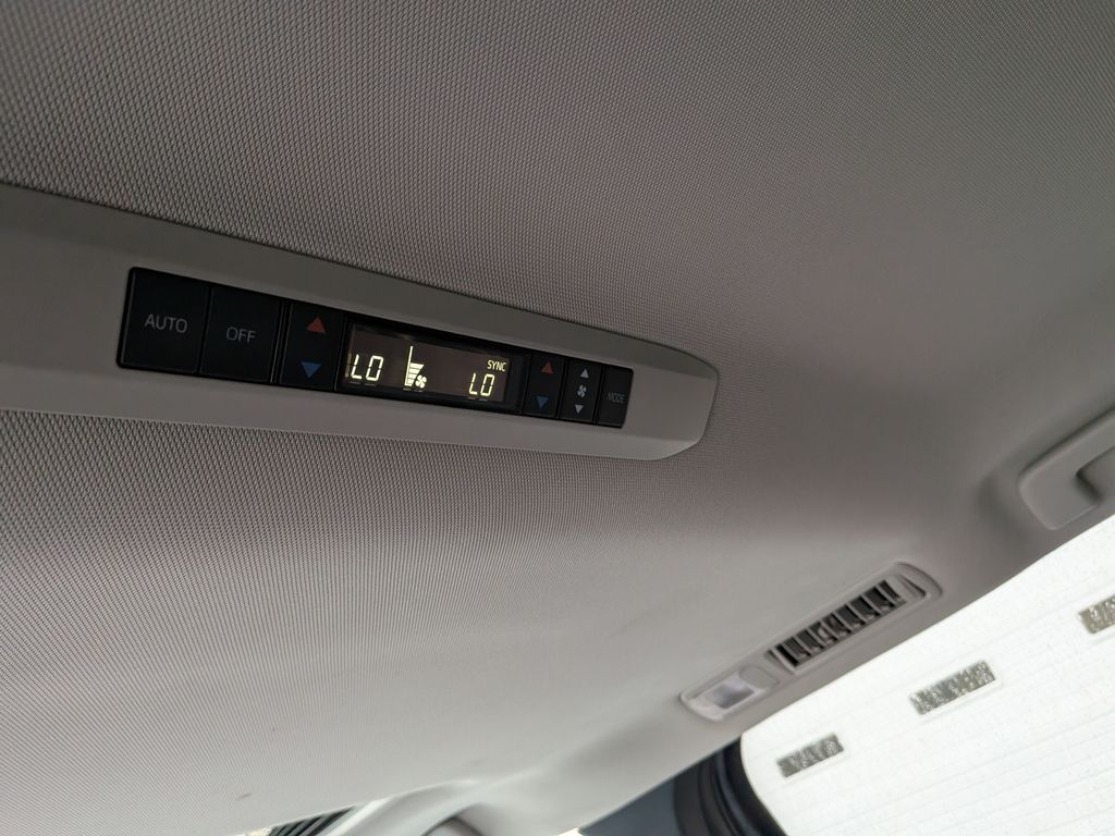 2026 Toyota Sienna XLE - Photo 32