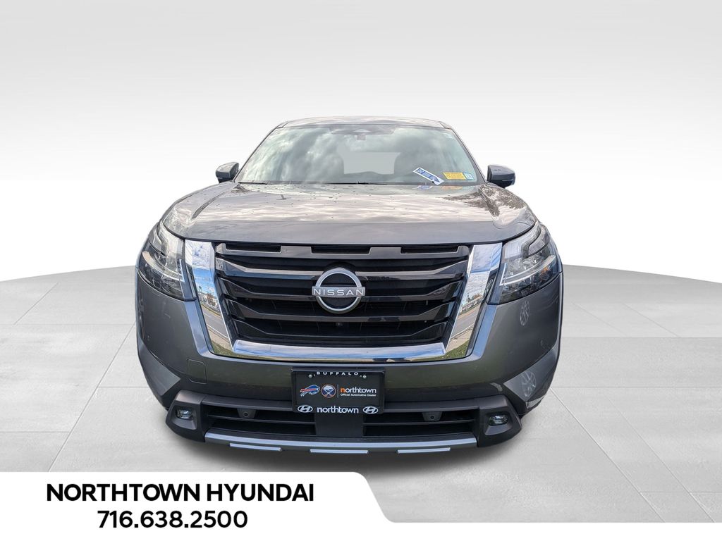 2022 Nissan Pathfinder Platinum photo 3