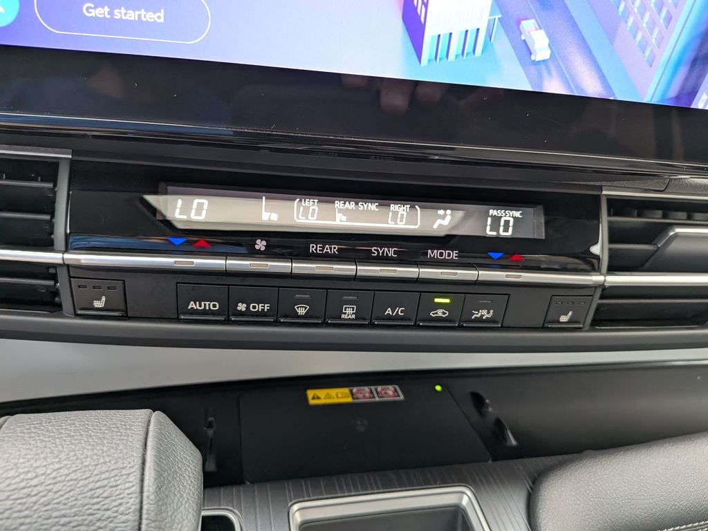 2026 Toyota Sienna XLE - Photo 19