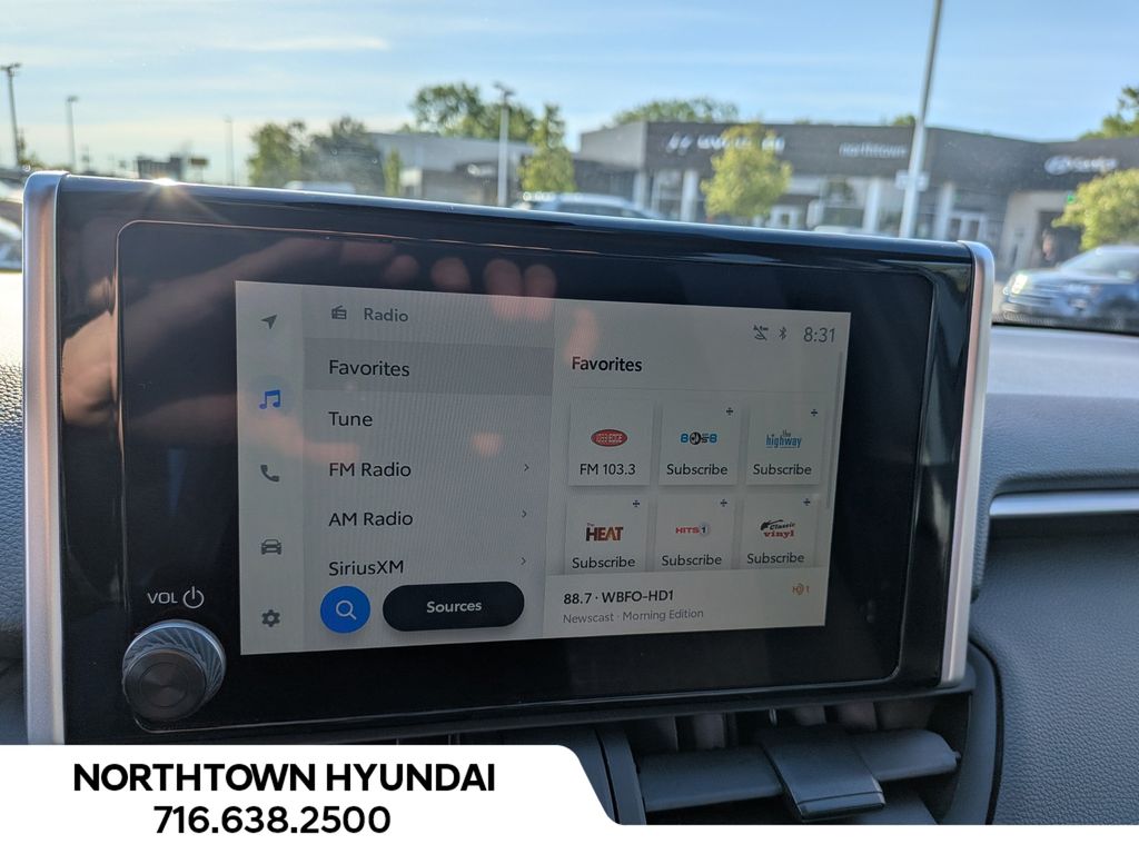 2025 Toyota RAV4 XLE - Photo 10