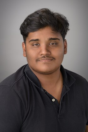 Staff member Mo Islam from ID_db6f4aff0024