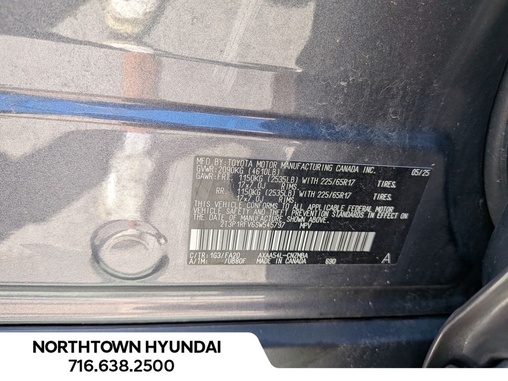 2025 Toyota RAV4 XLE - Photo 35