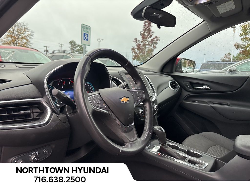 2021 Chevrolet Equinox LT photo 2