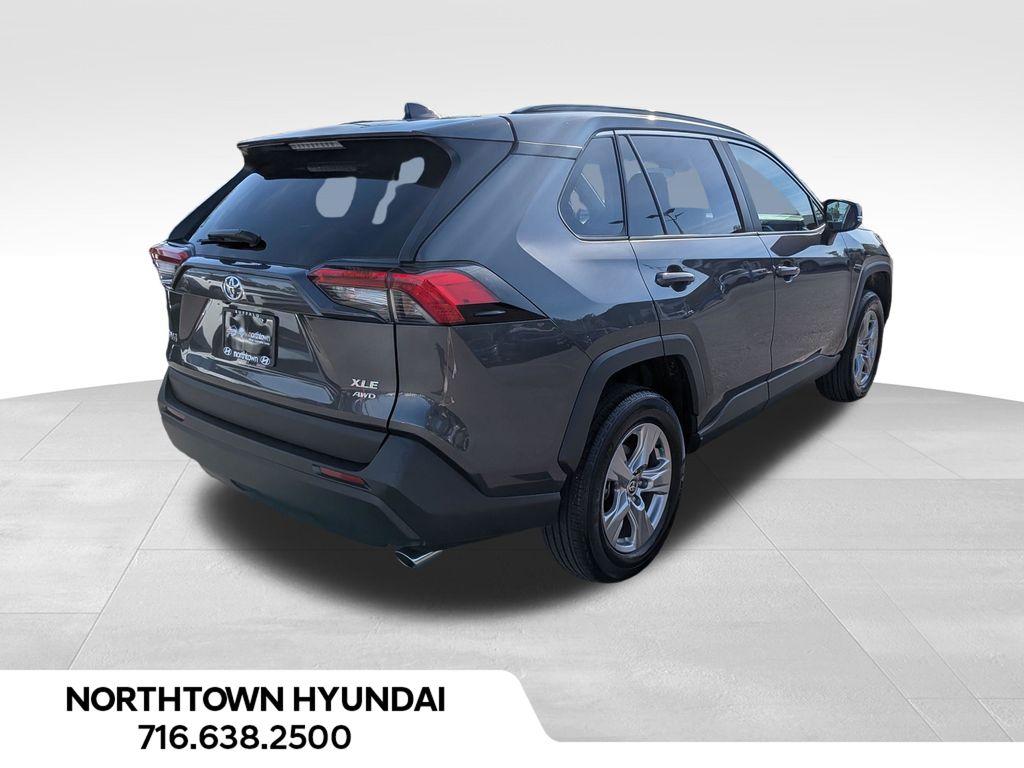 2025 Toyota RAV4 XLE - Photo 16