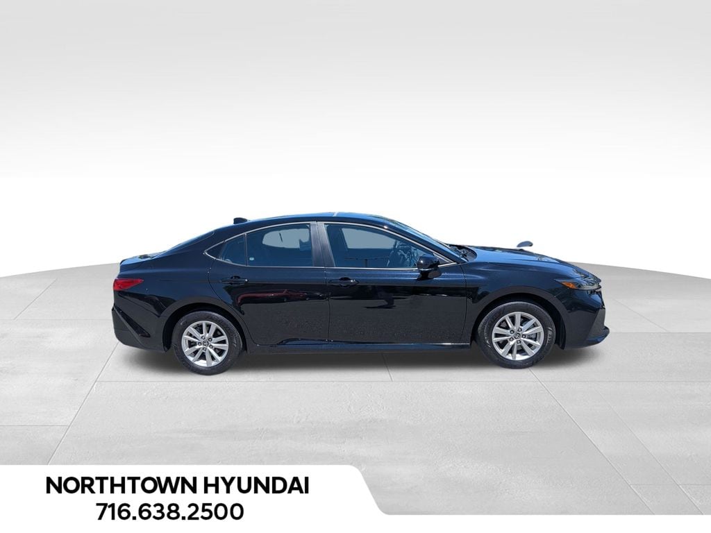 2025 Toyota Camry LE - Photo 11