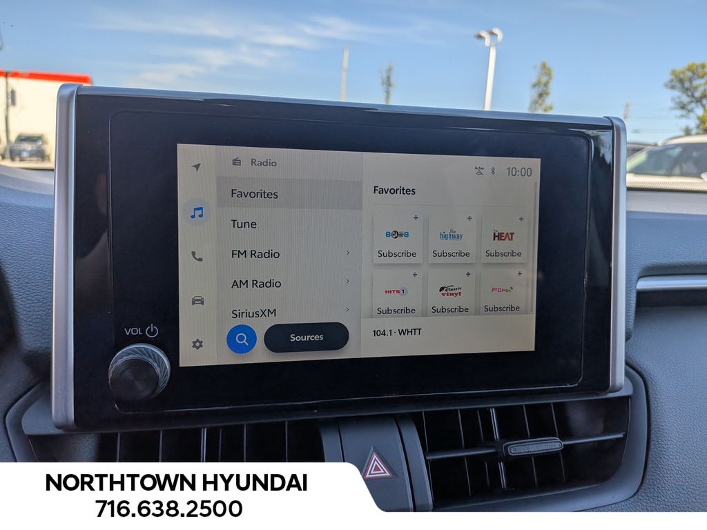 2025 Toyota RAV4 XLE - Photo 21