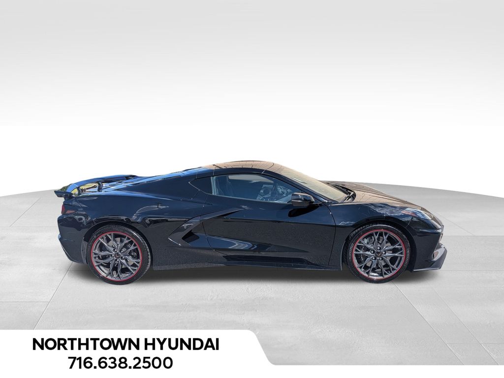2025 Chevrolet Corvette Stingray 2LT photo 2